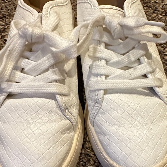 Classic White Textured Women's Sneakers - Picture 2 of 4